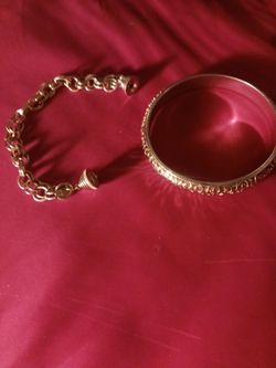 Sarah company bracelet vintage magnet closes with