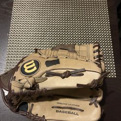Wilson A450 12 In Youth Size 