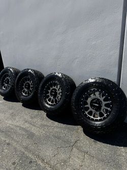 8x6.5 Method MR305 18” Wheels Titanium With Toyo AT3 All-Terrain Tires