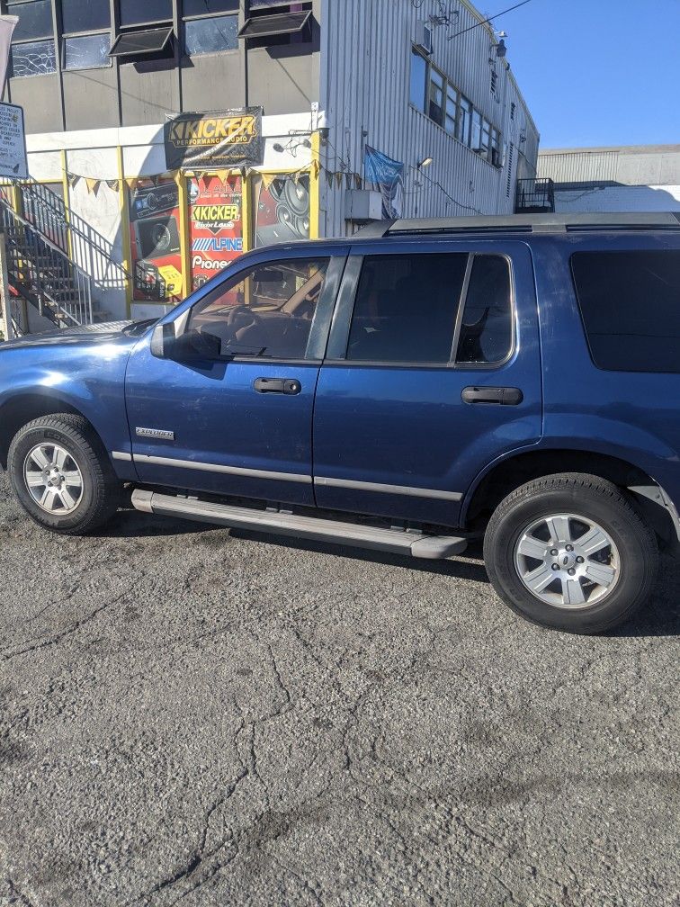 2005 Ford Explorer