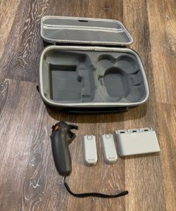 DJI Neo  V1 battery bundle 2 batteries, charging hub, case, & Motion Controller 3