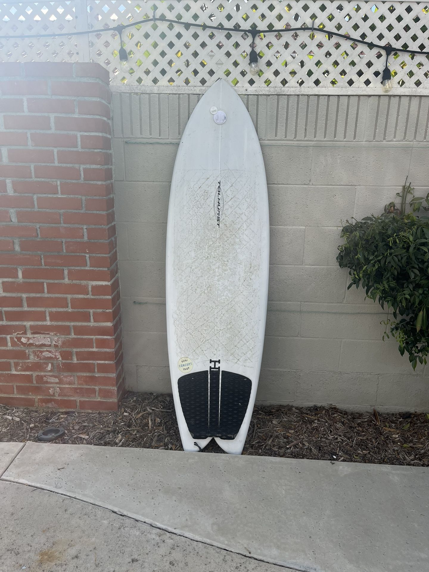 5’9 Surfboard