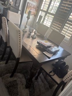 Dining table set