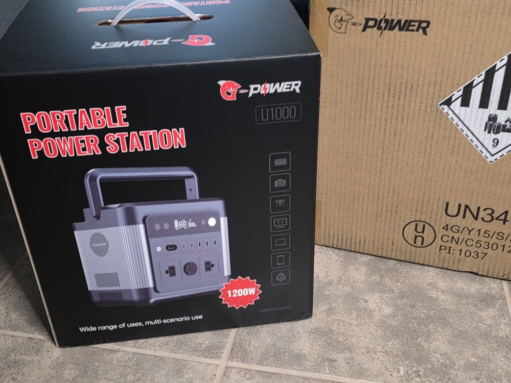 1000Wh Power Station - Outlet/Solar Charging