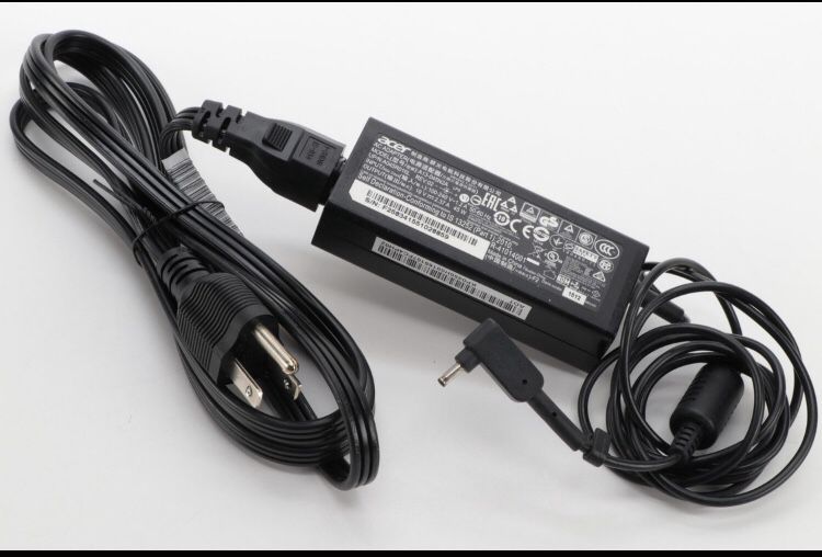 Acer C720P-2457 Chromebook Laptop with Power Adapter, 2015