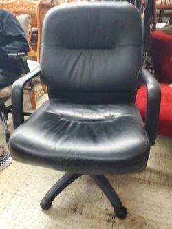 Desk Office Chairs Great Quality 5 Available $35 Each