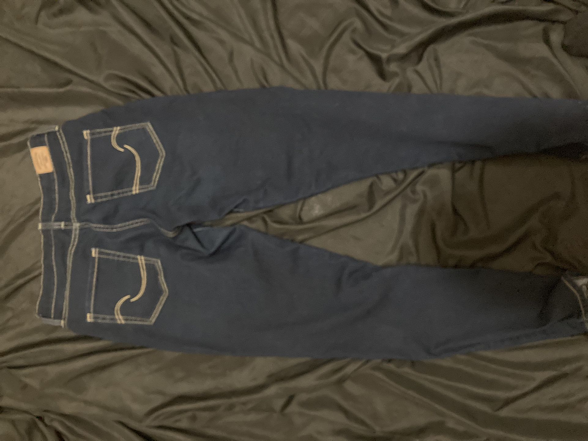 Levi Mid Rise Skinny Jeans