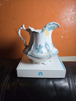 GEINDLEY BRUSSELS BLUE SMALL PITCHER CREAMER- ENGLAND