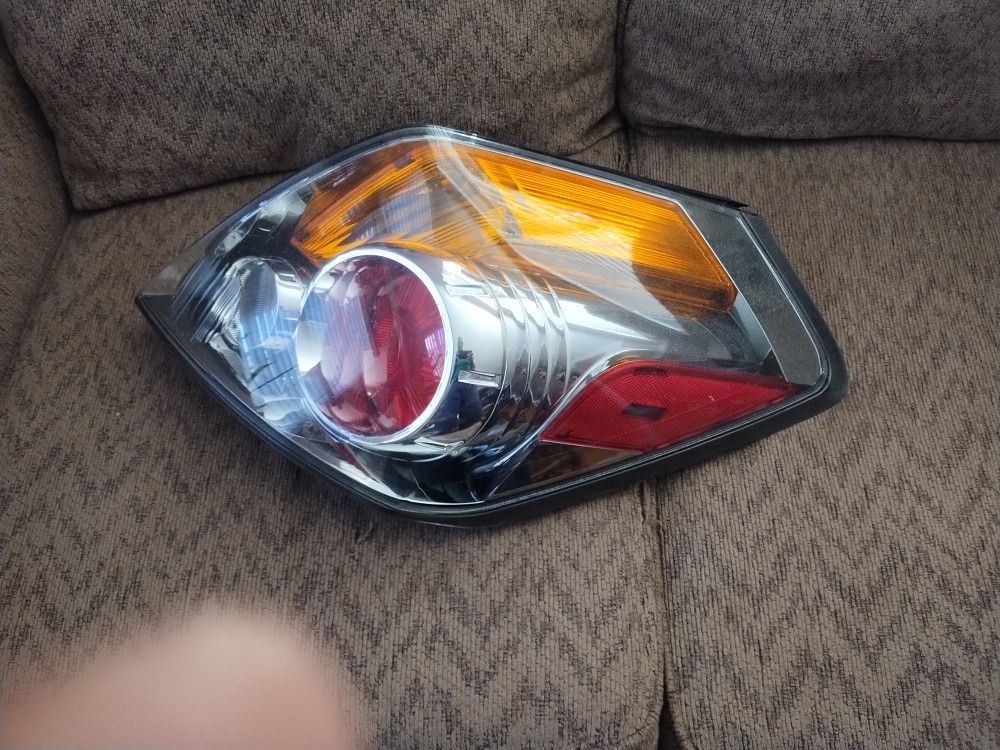New 2010-2012 Nissan Headlight