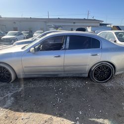 2003 infiniti g35 (FOR PARTS)