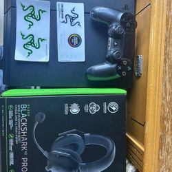PS4 500GB / RAZOR BLACKSHARK V2 Pro