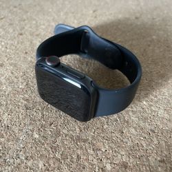 Apple Watch SE 40mm Space Gray Aluminum Case Black Sport Band