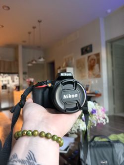 Nikon D3500 - Hardly Used, Mint Condition