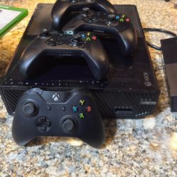 X-box + 4 Controllers + 7 Games!!!