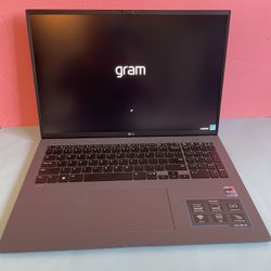 LG Gram 17” (2022) i7 12th Generation 16GB 512GB super light powerful laptop (Evo certified)