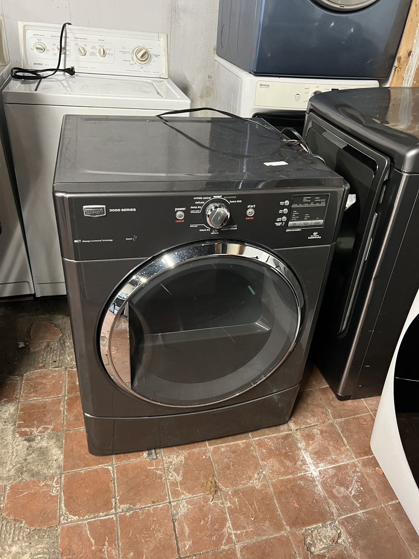 27 Inch Gas Dryer with 6.7 cu. ft. Capacity/ secadora de gas