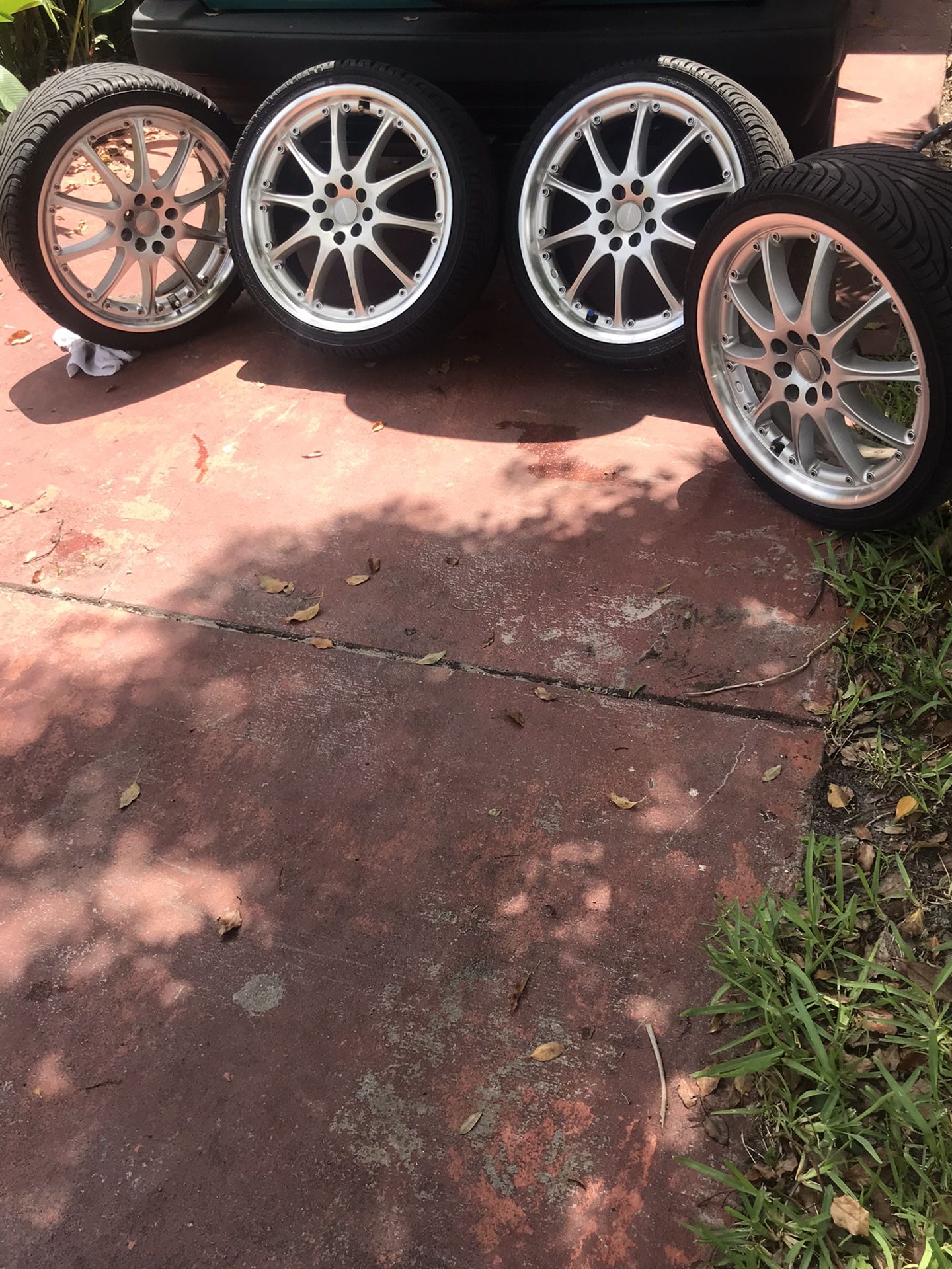 20 inch rims for sale 5 lugs universal , no centers..