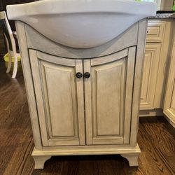 Bathroom vanity And Mirror