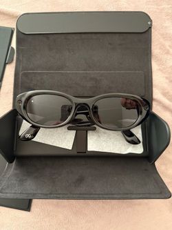 Meta Starfire Kylie Edition Smart Glasses – Black (Limited Edition) – Brand New, Sealed

Selling a brand-new pair of Meta Starfire Kylie Edition Smart