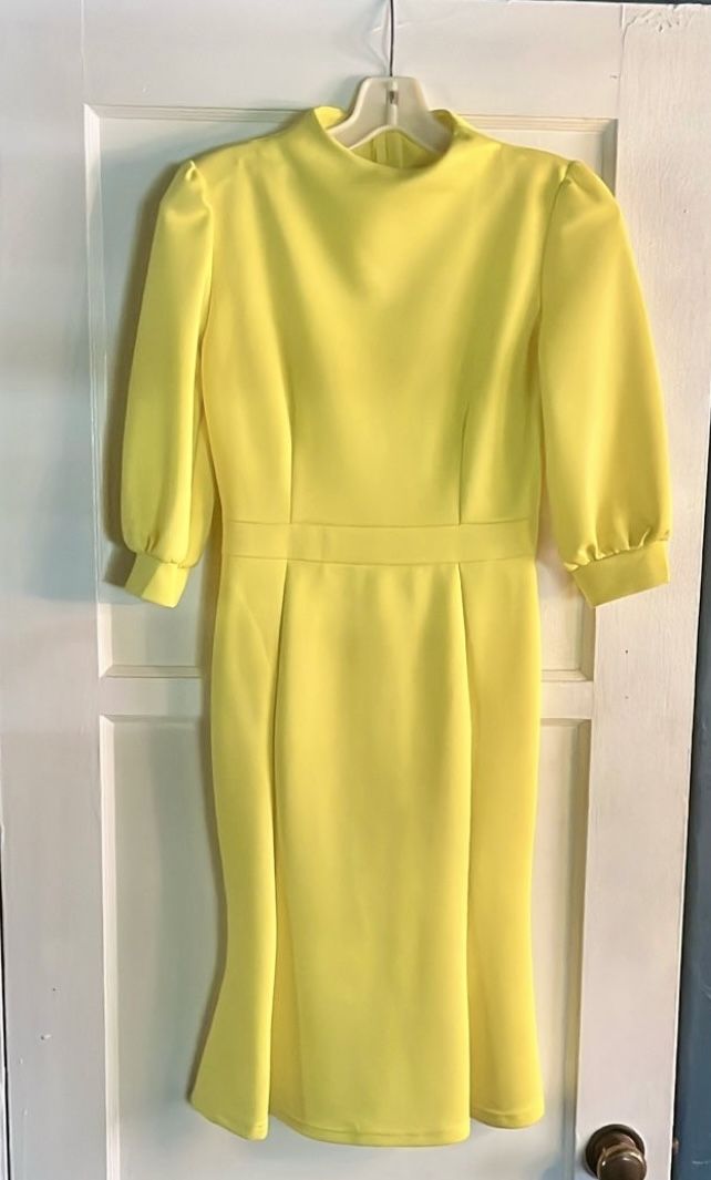 Beautiful Yellow Women’s Spring /summer Dress - Size Small