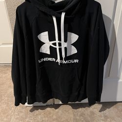 UA Women’s Sweatshirt 10 