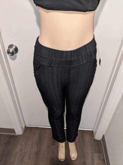  We Women’s Leggings Available In Size S/M And L/XL