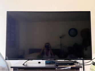 Toshiba 48-50” flat screen with dvd/streaming player