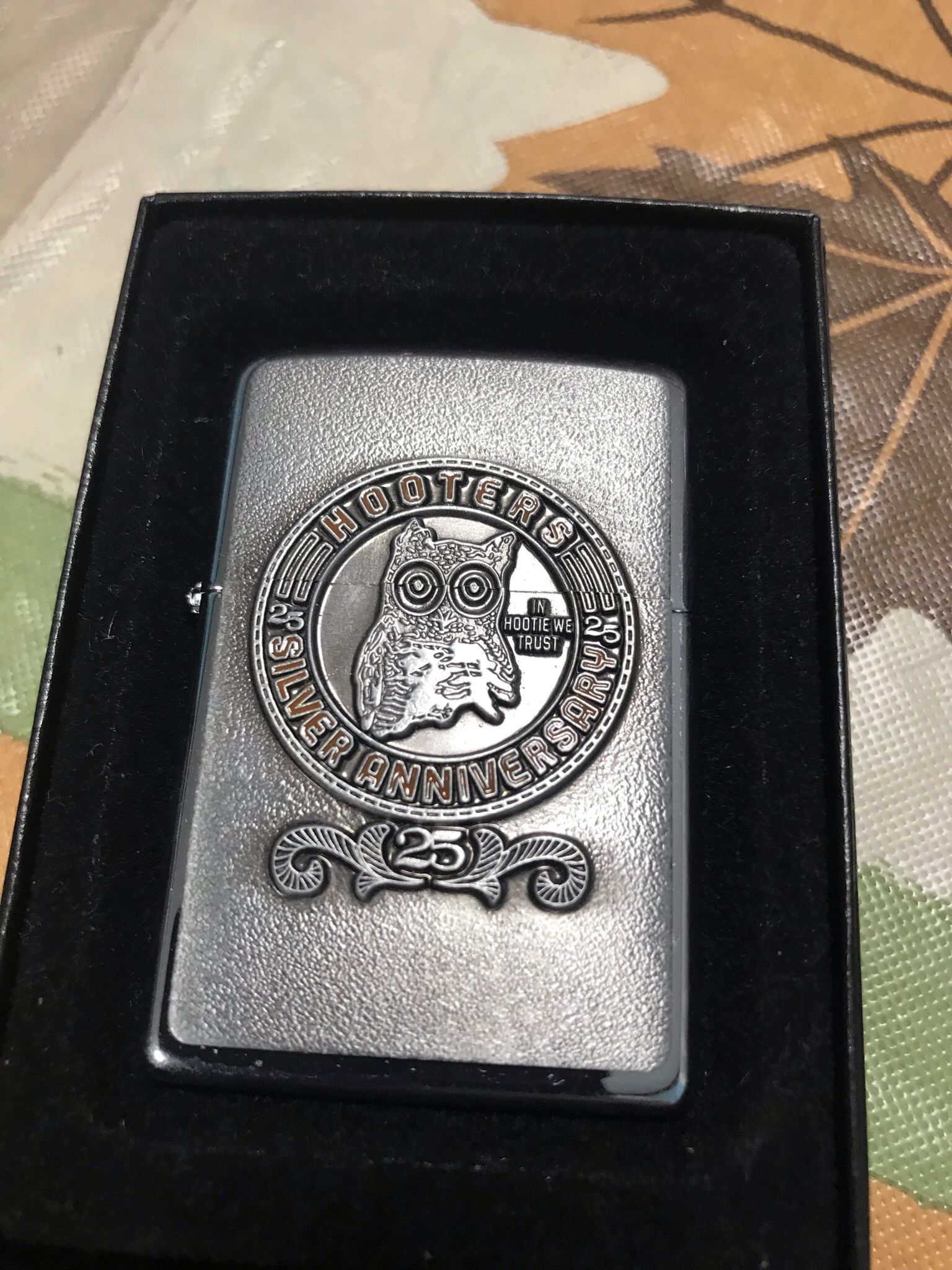 Hooters Silver anniversary Zippo 