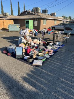 YARD SALE ON 1507 PARK ST❗️❗️