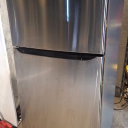 LG. ,APARTMENT REFRIGERATOR (DELIVERED)