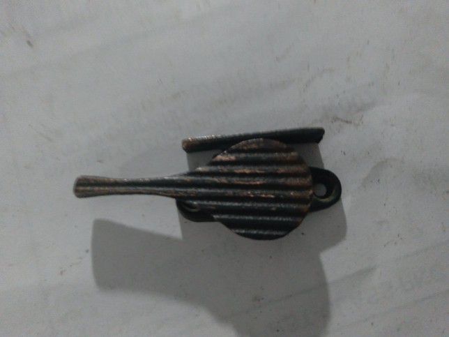 1 Antique Window Sash Lock Latch Hardware Brass Finish, In Working Order.Normal wear and tear. Scratches,nicks and dents MAY be seen. Cleaning MAY be 
