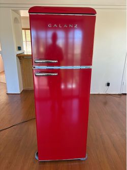 Galanz Retro Red Refrigerator - 12 Cu Ft Top Freezer - Excellent Condition