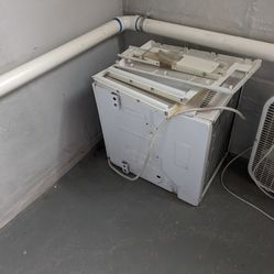 Window Unit Air Conditioner 