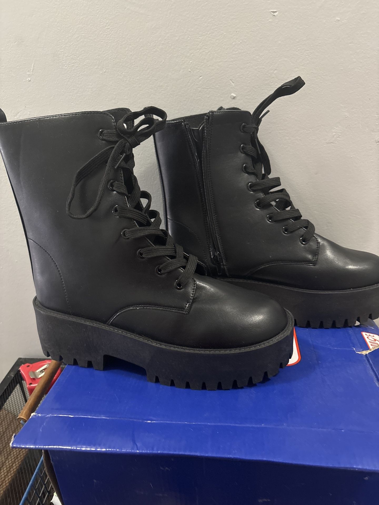Women’s Black Platform Boot Size 10