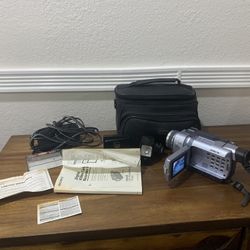Sony Digital8 Handycam 700x DCR-TRV340 with Bag and Accessories!