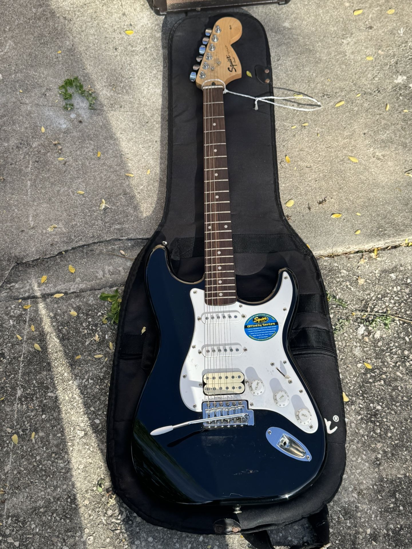 Guitarra Con Estuche Y Amplificador