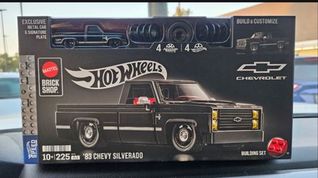 Hot Wheels Brick Shop '83 Chevy Silverado Building Set