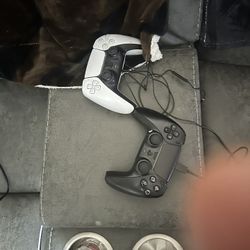PS5 2 Controllers 