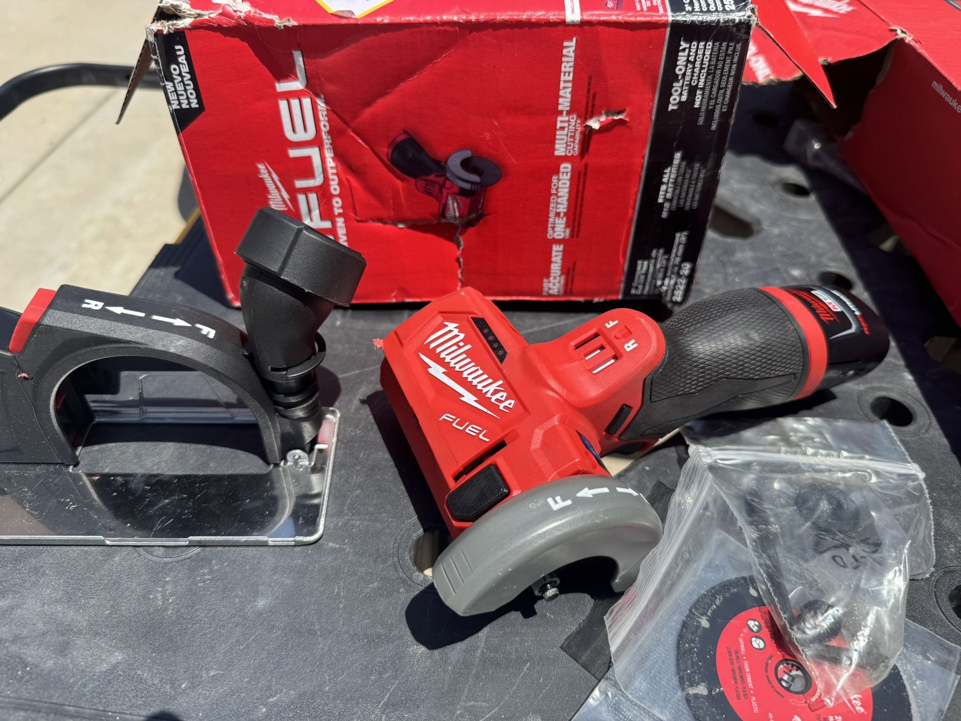 Milwaukee M12 3in Saw W Battery