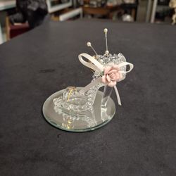 Spun Glass High-Heel Shoe Figurine W/24KT Gold Plated Accents-Cinderella Style Pump W/Pink Glass Rosebud, Ribbon Bow In Beveled Mirror Base
