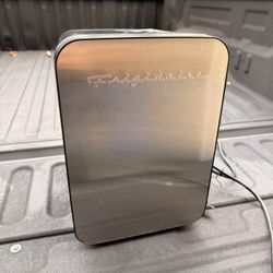 Frigidaire 10L Mini Fridge