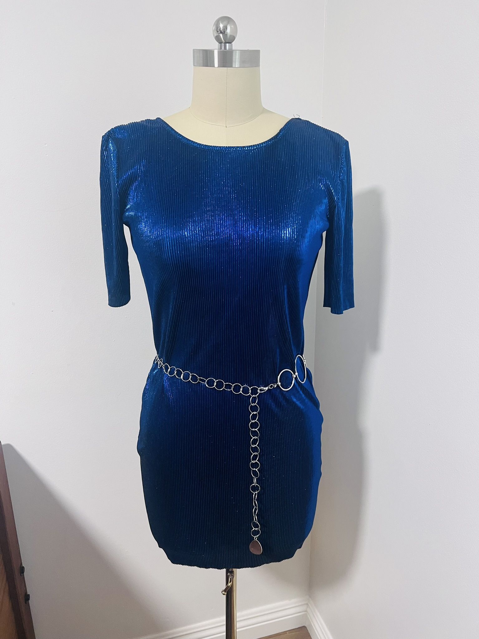 Size is Medium. Shinny blue Dress With Belt. Knee Lenght Very comfortable Party Dress