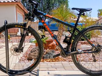 29 inch Trek Xcaliber 8 mountain bike