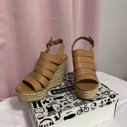 New High Heels Shoes Size (9) But They Came Smaller Like (8)