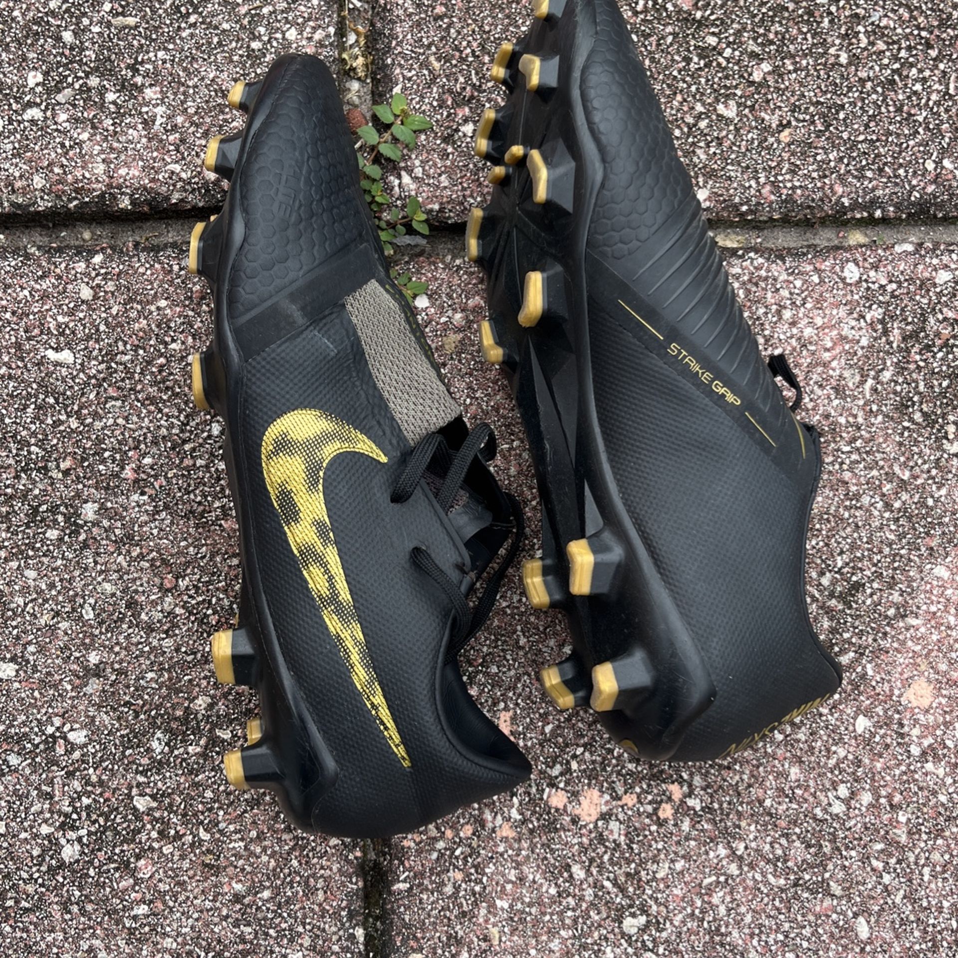 Nike phantom size 7.5m soccer cleats Team sports