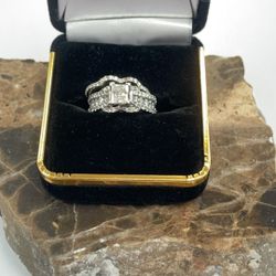 Lady’s 14k W/G Ring (size 6)