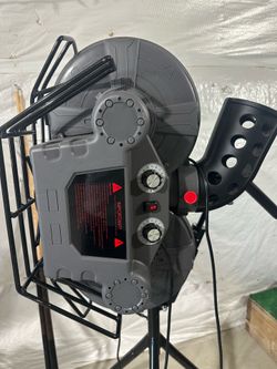 Baseball pitching machine