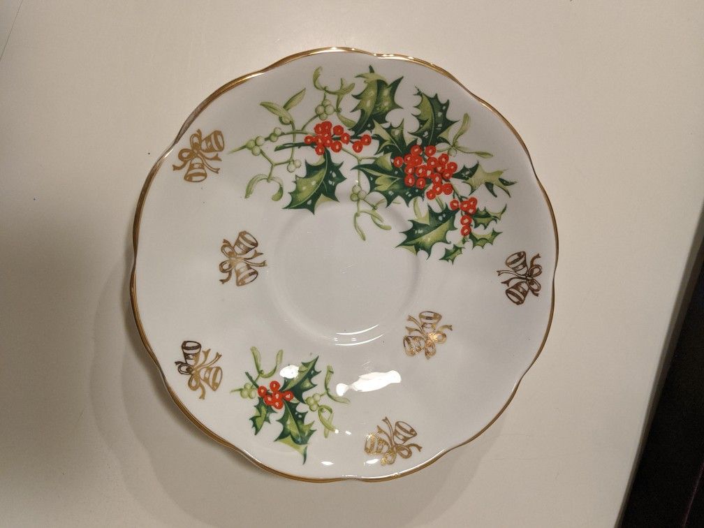 Queen Anne Fine Bone China England "Yuletide"