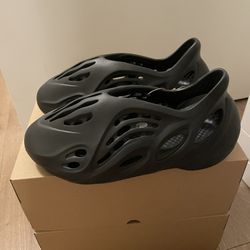 Yeezy Foam RNR Onyx Size 11,12