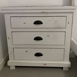 Bachelor's Chest / Night Stand (White)